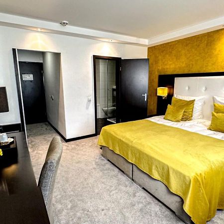 Hotel Moers Van Der Valk Bagian luar foto