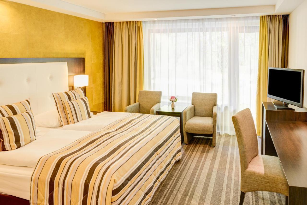 Hotel Moers Van Der Valk Bagian luar foto