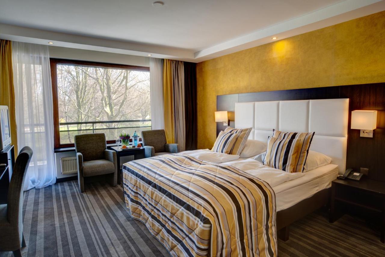 Hotel Moers Van Der Valk Bagian luar foto