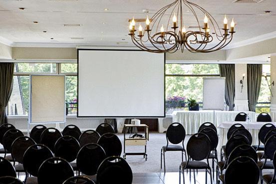 Hotel Moers Van Der Valk Bagian luar foto