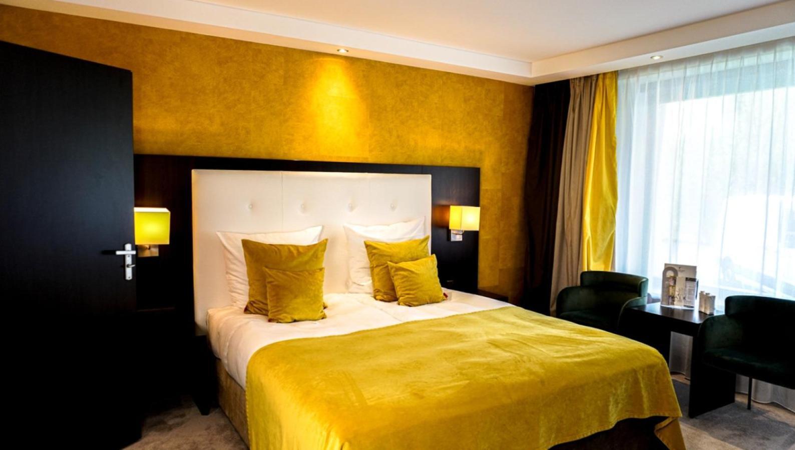Hotel Moers Van Der Valk Bagian luar foto