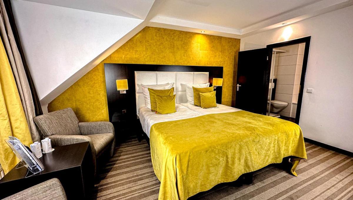Hotel Moers Van Der Valk Bagian luar foto