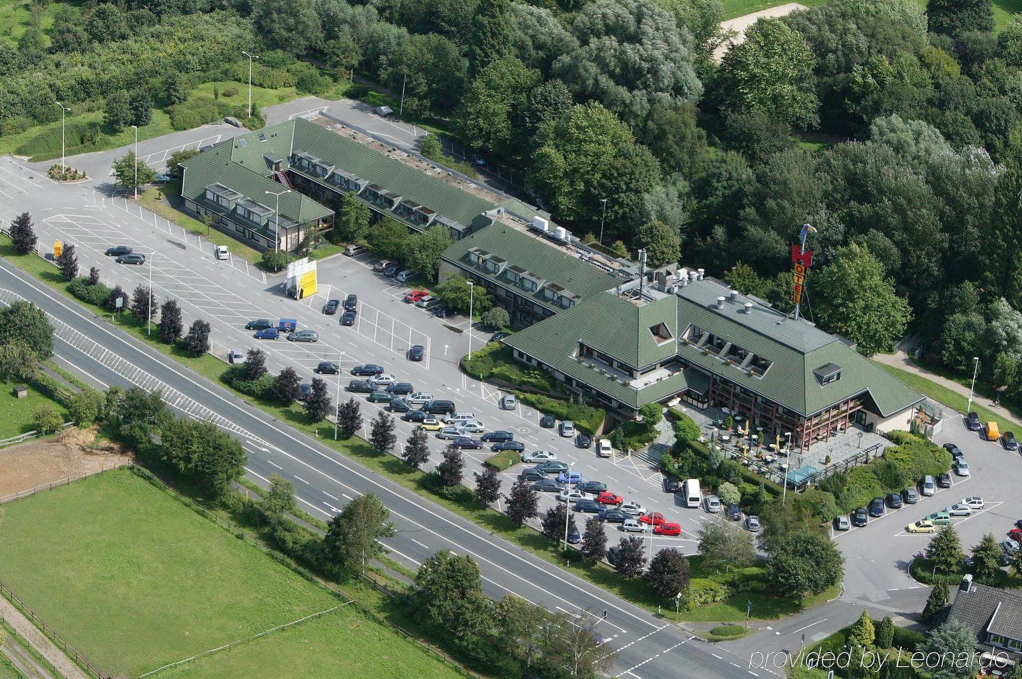 Hotel Moers Van Der Valk Bagian luar foto